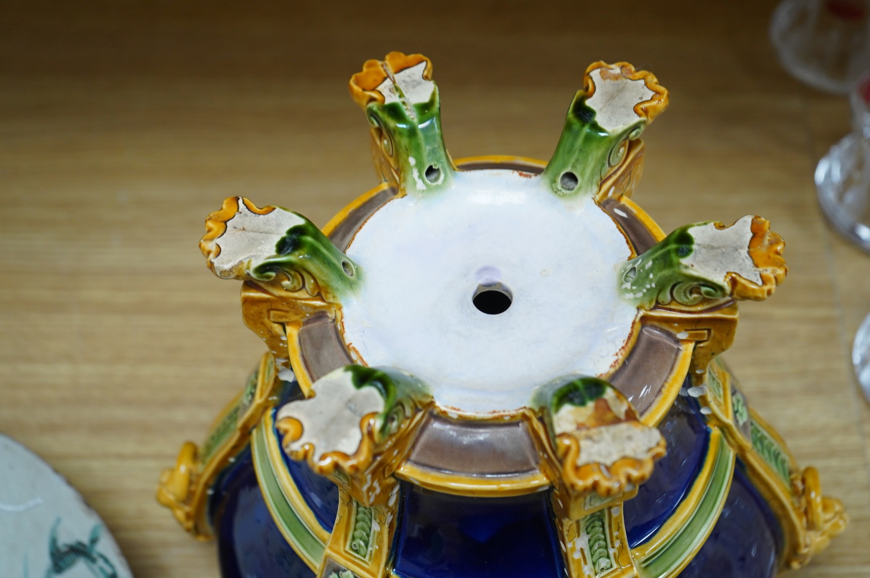 A Victorian Mintons majolica jardinière, 27.5cm